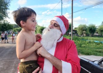 Papá Noel llevó regalos a niños de nuestra ciudad