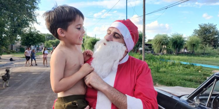 Papá Noel llevó regalos a niños de nuestra ciudad