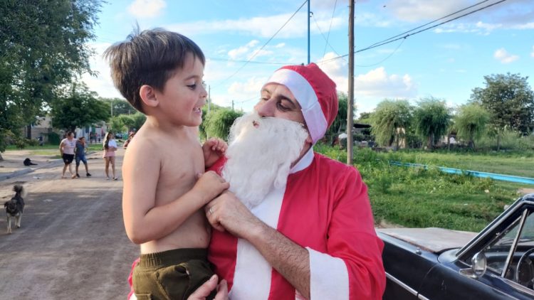 Papá Noel llevó regalos a niños de nuestra ciudad