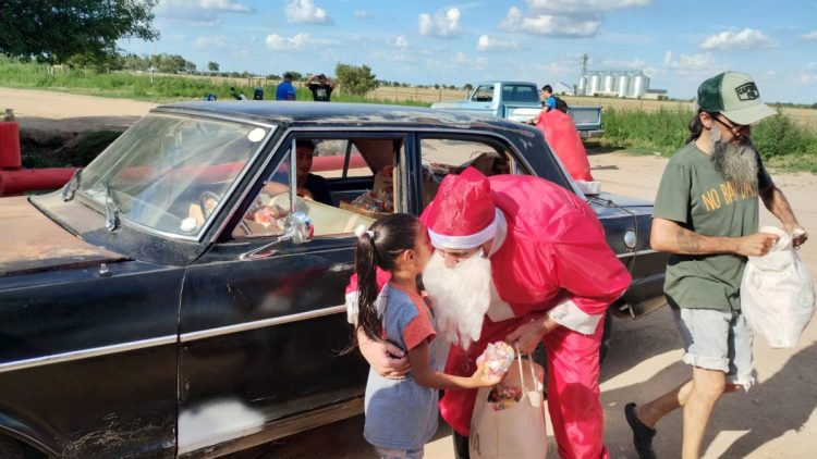 Papá Noel llevó regalos a niños de nuestra ciudad