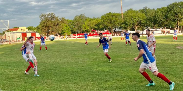 Fútbol regional: valioso empate de Huracán en Suardi