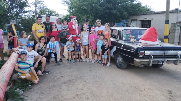 Papá Noel llevó regalos a niños de nuestra ciudad