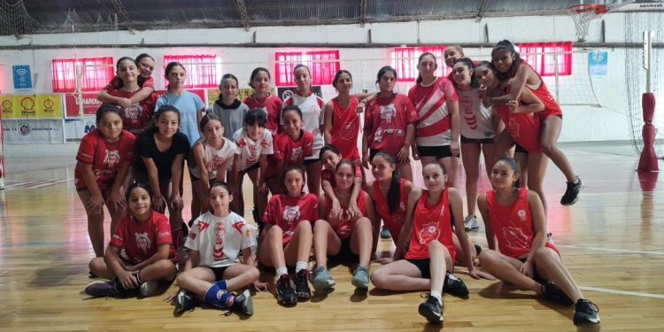 Retomaron los entrenamientos en el vóley del Club Huracán