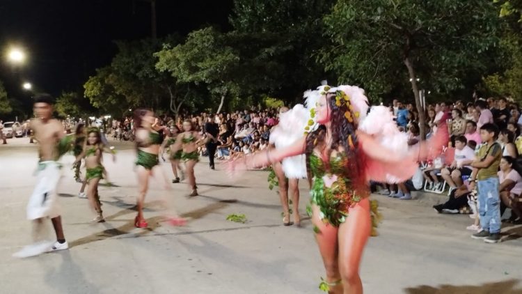 Multitudinaria celebración de los carnavales varillenses