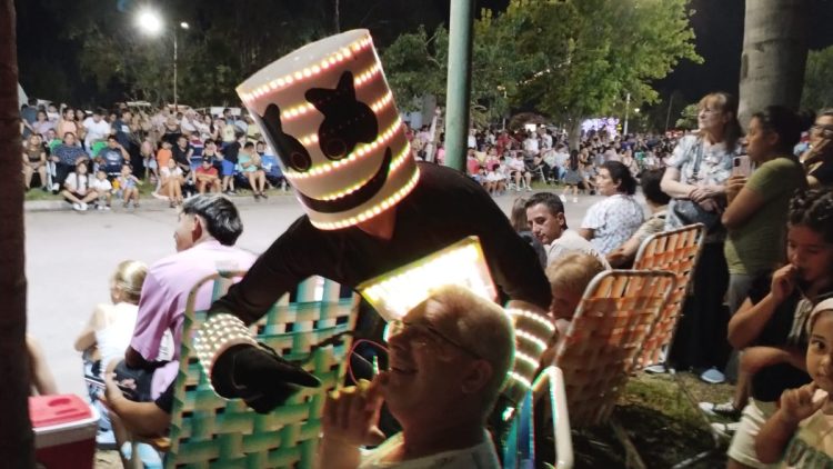 Multitudinaria celebración de los carnavales varillenses