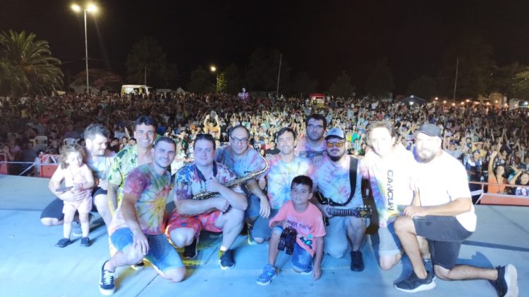 Multitudinaria celebración de los carnavales varillenses