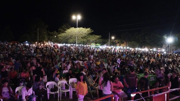 Multitudinaria celebración de los carnavales varillenses