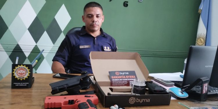 Capacitan a personal policial para el uso de armas no letales