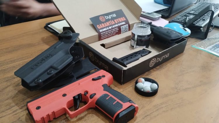 Capacitan a personal policial para el uso de armas no letales