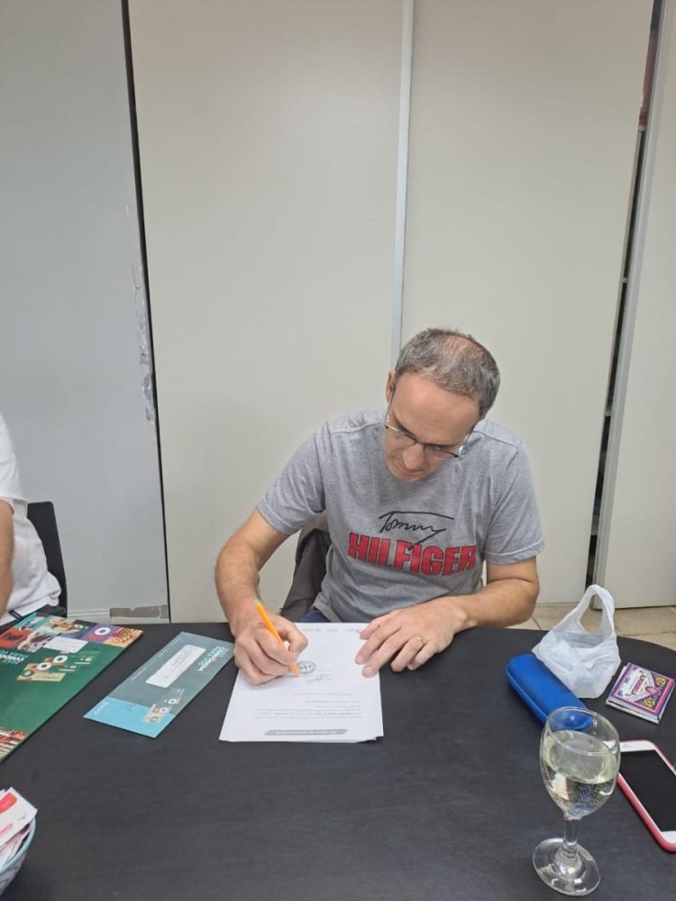Entrega de subsidios a clubes locales