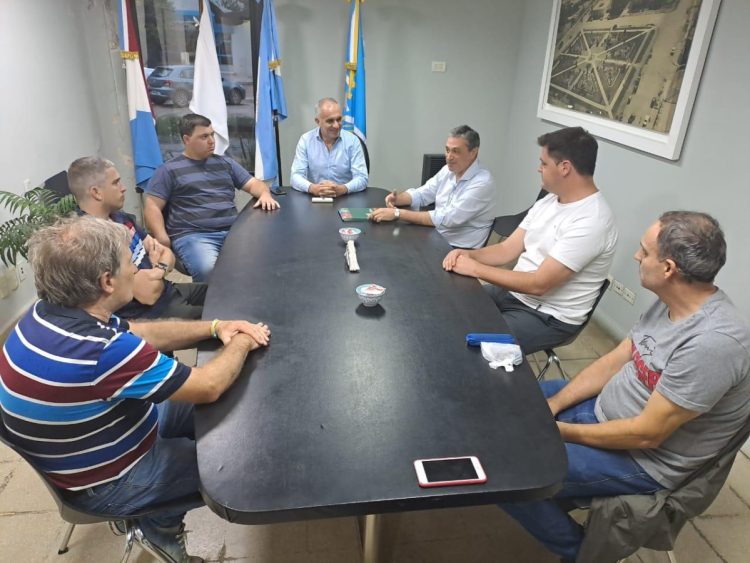 Entrega de subsidios a clubes locales