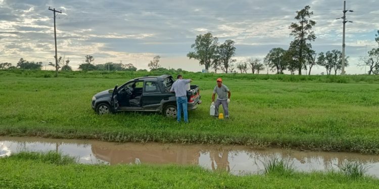 Dengue: están fumigando en espejos de agua