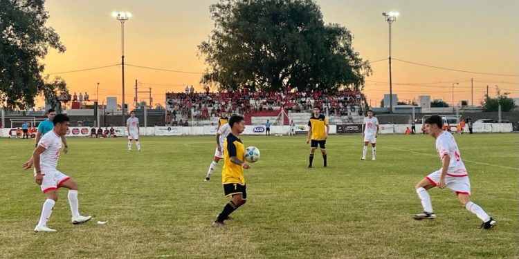 Por el torneo regional de fútbol, ganó Huracán, empató  Mitre y perdió Almafuerte