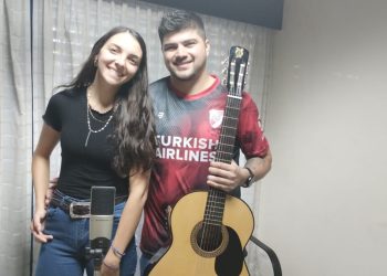 Stefy Gonella: “a los 6 años me subía a la cama, ponía unos peluches y soñaba que tenía el público presente”