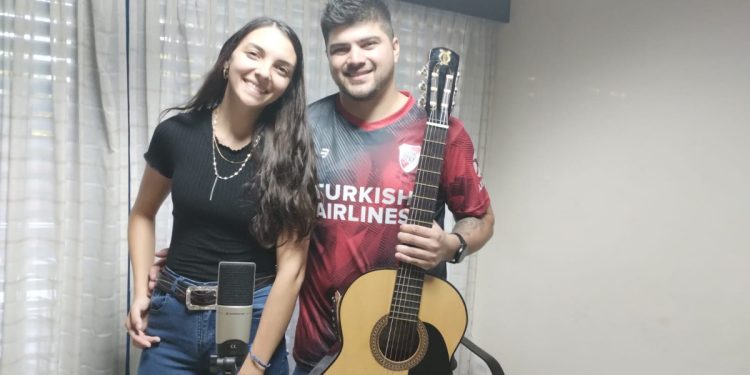 Stefy Gonella: “a los 6 años me subía a la cama, ponía unos peluches y soñaba que tenía el público presente”