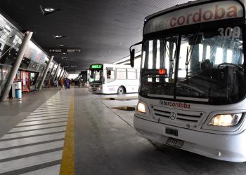 Transporte interurbano: acuerdo entre Aoita y la Fetap