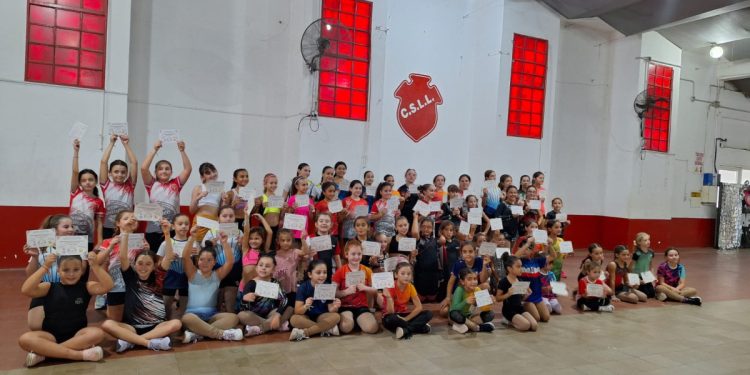 La Escuela Varillense de Patín participó de una clínica en Laguna Larga