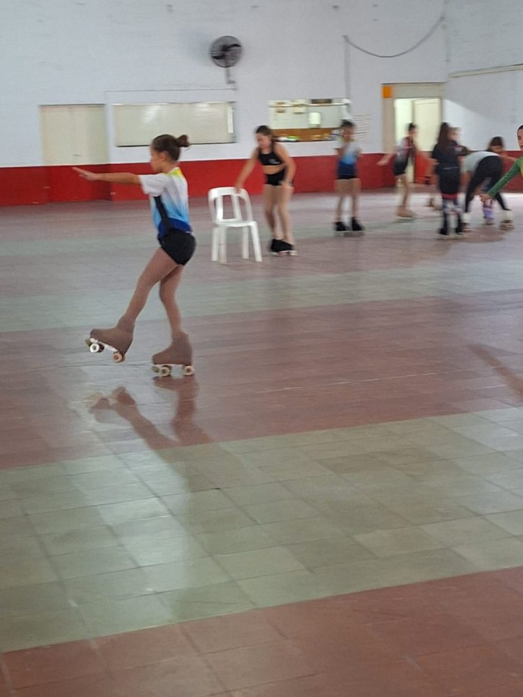 La Escuela Varillense de Patín participó de una clínica en Laguna Larga