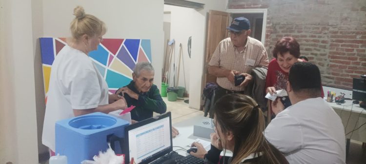 Más de 250 personas recibieron la vacuna antigripal
