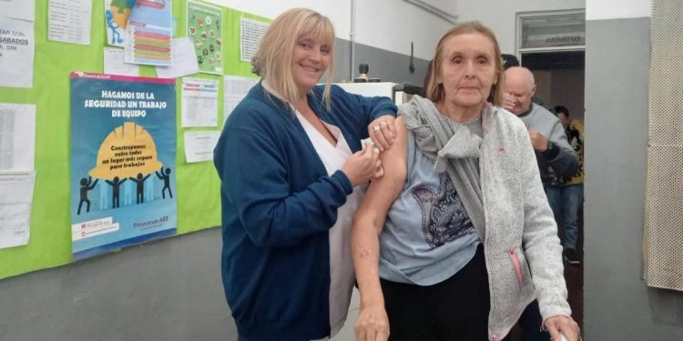 Colocaron vacuna antigripal en residencias de adultos mayores