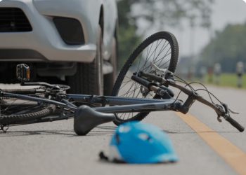 Accidente de tránsito entre bicicleta y camioneta