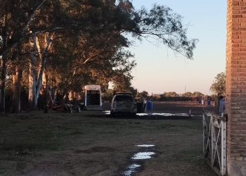 Incendio de una camioneta en la ex Feria Bonansea