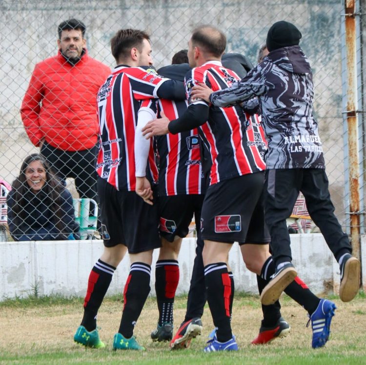 Fútbol regional: Almafuerte  ganó el superclásico varillense y clasificó