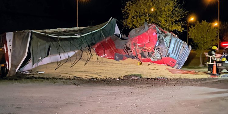 Camionero accidentado en la RP 13. Lesiones graves