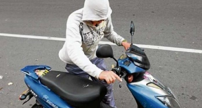 S. M. Laspiur: Un hombre persiguió y detuvo a un delincuente que le robó una moto a su hijo