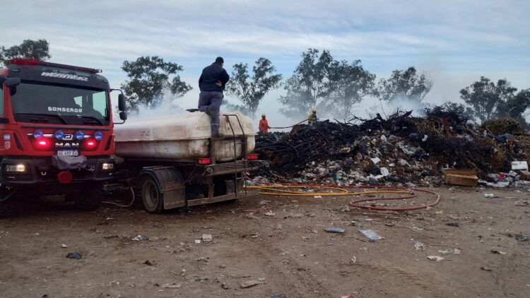Incendio en basural norte
