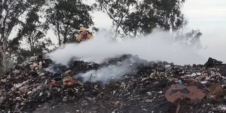 Incendio en basural norte
