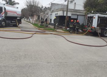 Bomberos sofocaron incendio de comercio en Las Varas