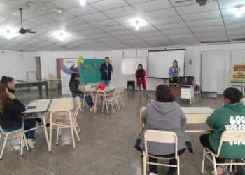 El DeCOL inició capacitación en SOFTGEL Y NAIL ART