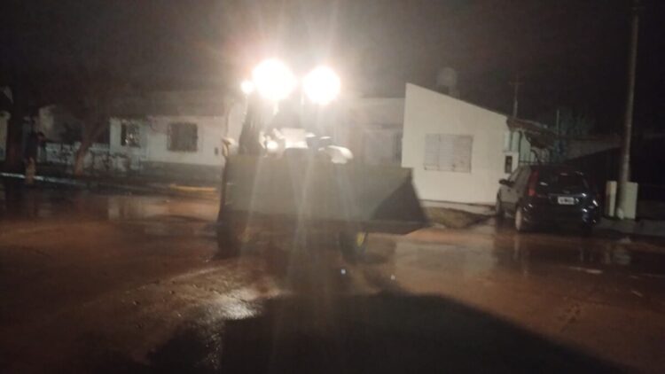 Repararon importante pérdida de agua en calle Córdoba