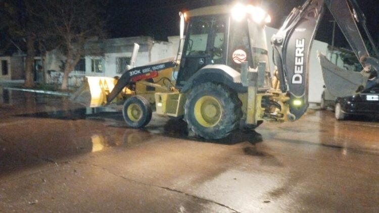 Repararon importante pérdida de agua en calle Córdoba