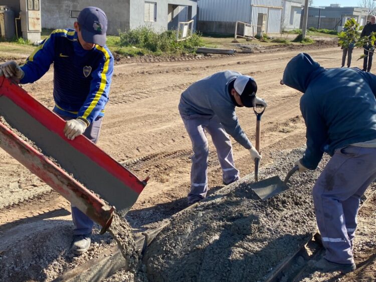 El B° Raúl Alfonsín ya cuenta con más de 6 mil metros lineales de cordón cuneta