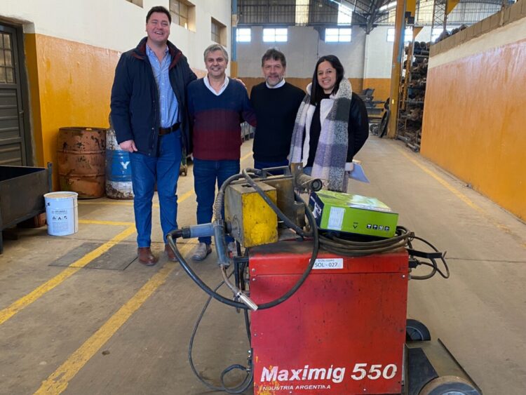 El municipio recibió dos soldadoras para las prácticas del DeCOL