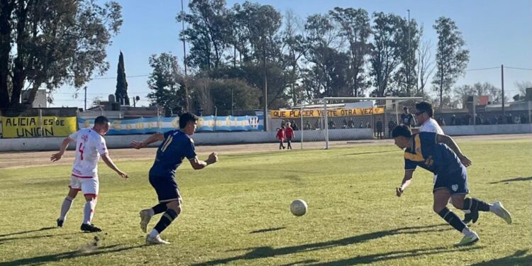 Fútbol regional: ganó Almafuerte y cayeron Huracán y Mitre