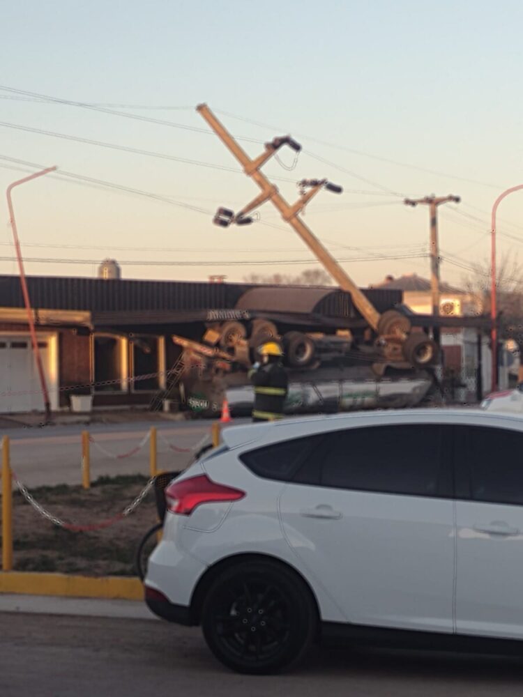 Un muerto y heridos en un choque de gran magnitud en La Playosa. Escuchá al jefe de Bomberos de la localidad