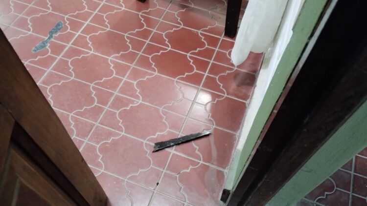 Adelanto: destrozaron la puerta del edificio de Tribunales