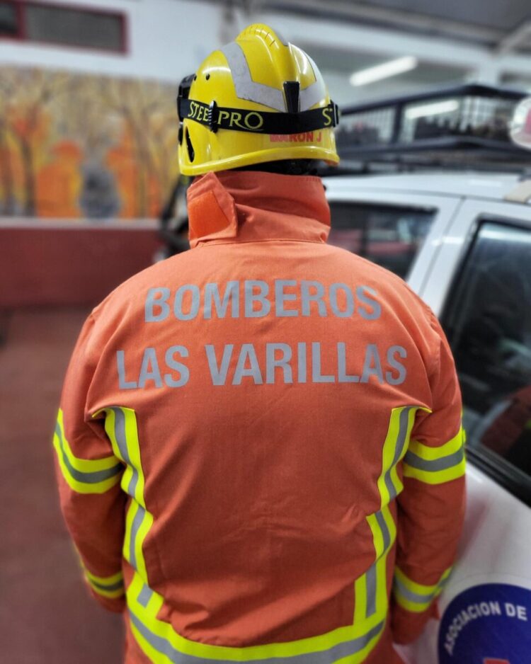 Bomberos compraron 16 trajes para incendios forestales