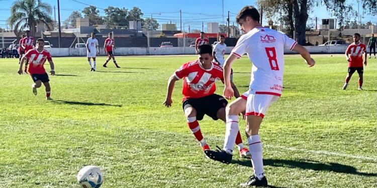 Fútbol regional: Mitre  no para de ganar