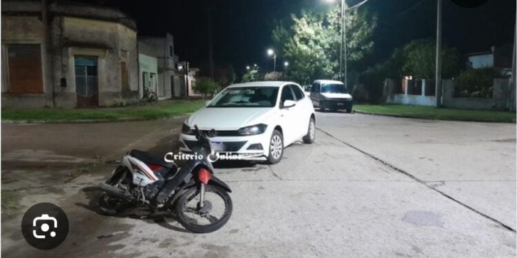 Colisión de  auto contra moto