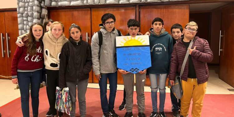 Escuela el Amanecer: participación en un festival y despedida de una docente