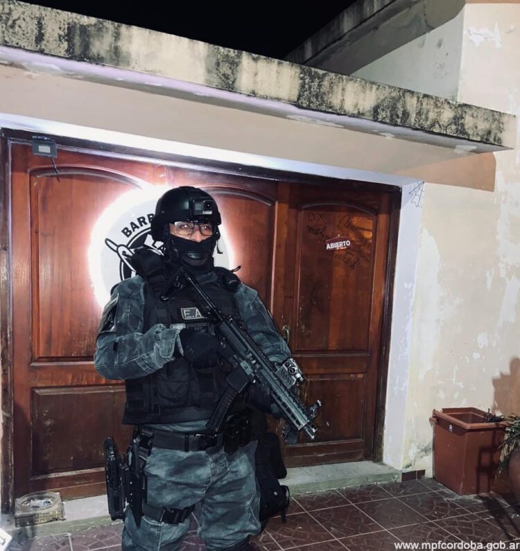 Peluquero y delivery detenidos por comercialización de estupefacientes en Las Varillas