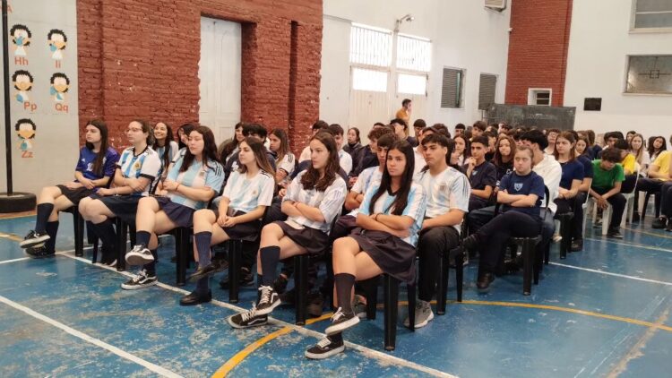 El ex basquetbolista Donald Jones brindó charlas motivacionales en nuestra ciudad