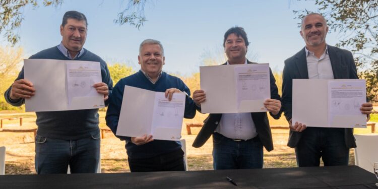 Las Varillas firmó convenios de vinculación con los municipios de Miramar, Arroyito y Sacanta