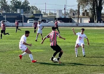 Huracán se quedó con el clásico varillense