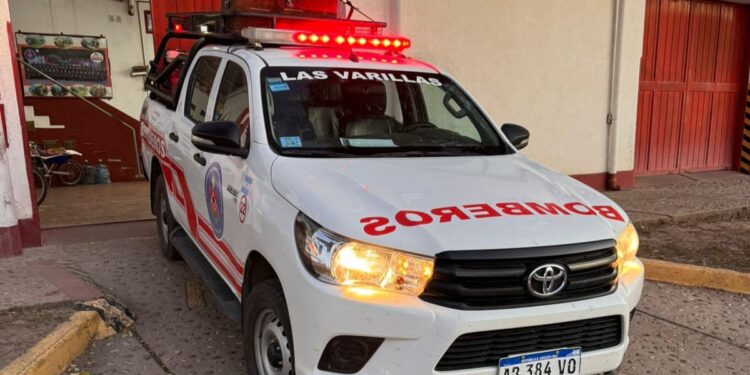Bomberos locales trabajan en los incendios forestales de Salsipuedes