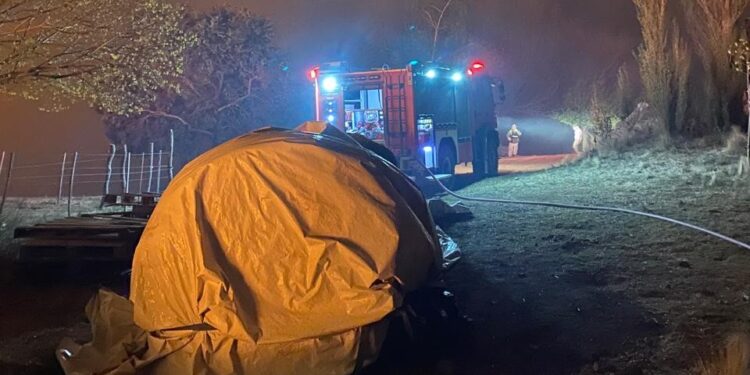 Incendios en las sierras: una tercera dotación de la ciudad trabaja en el lugar